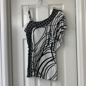 NYC Black and white one shoulder blouse